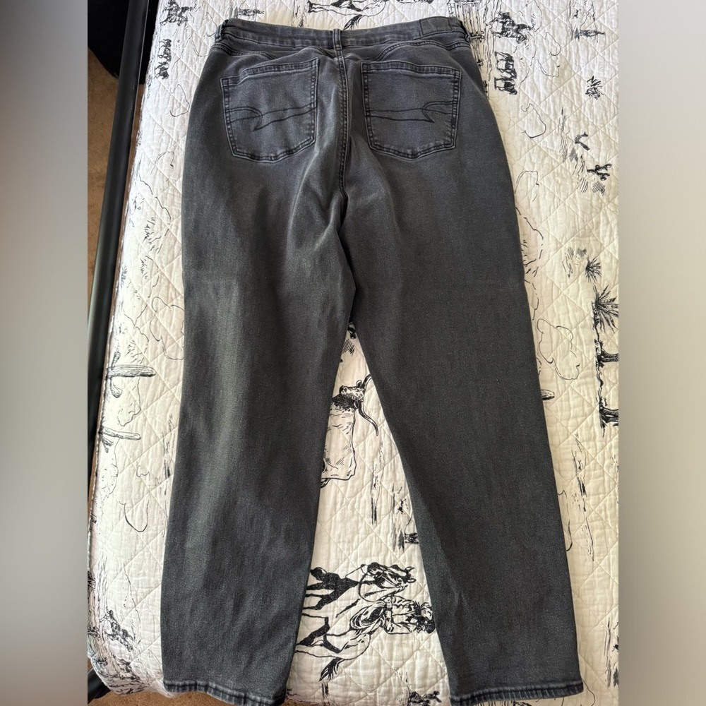 AE Curvy Mom Jean